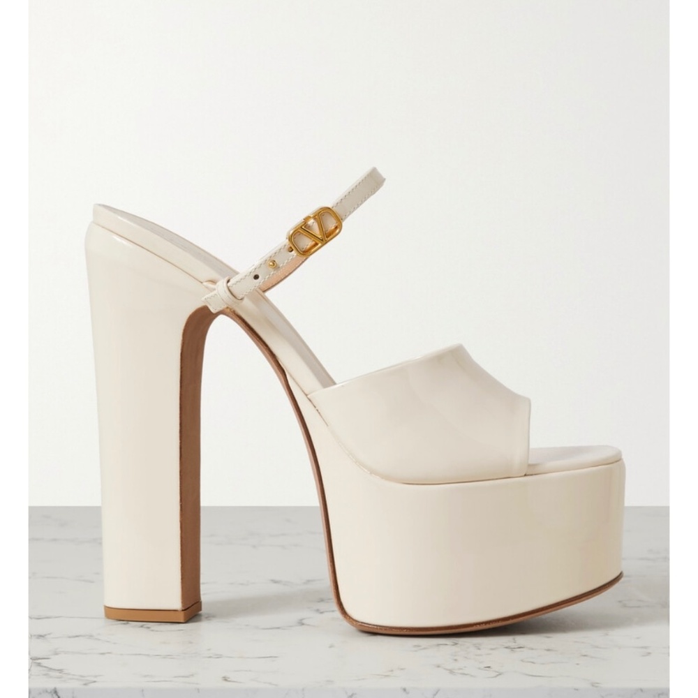 Valentino Tan-Go heels